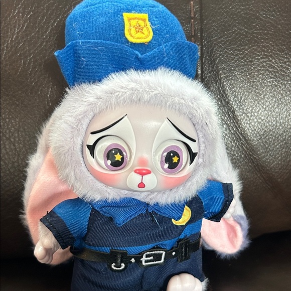 Zootopia Series Vinyl Plush Confirm Figure- Officer Judy •	Look-alike! Key chain - Picture 2 of 2
